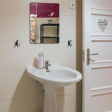 Проживание в семье Aquilla Family 303 *