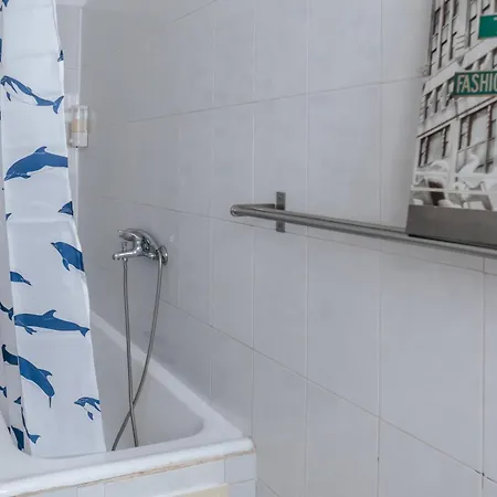 Проживание в семье Aquilla Family 303 *