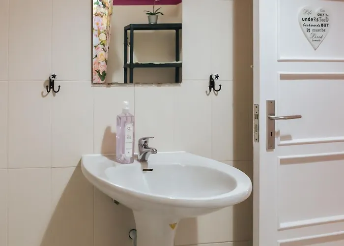 Проживання в сім'ї Aquilla Family 303 *