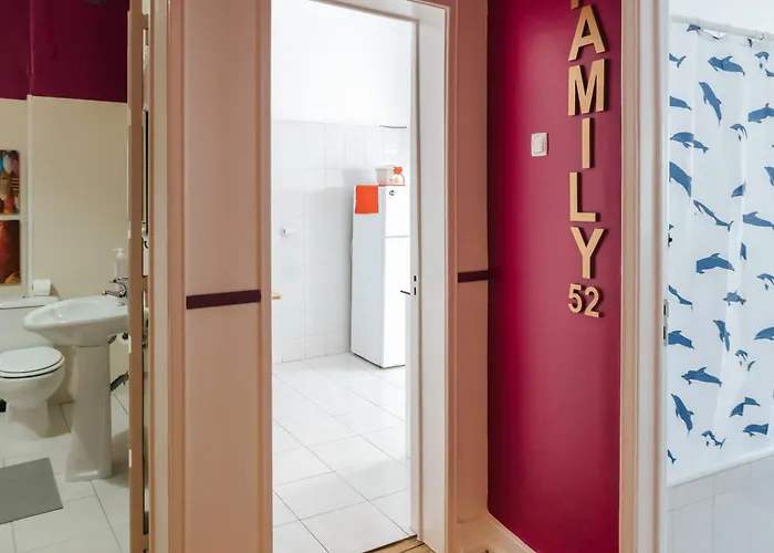 Aquilla Family 303 Проживання в сім'ї *