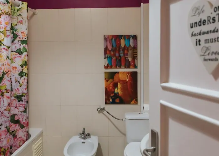 Проживання в сім'ї Aquilla Family 303 Лісабон