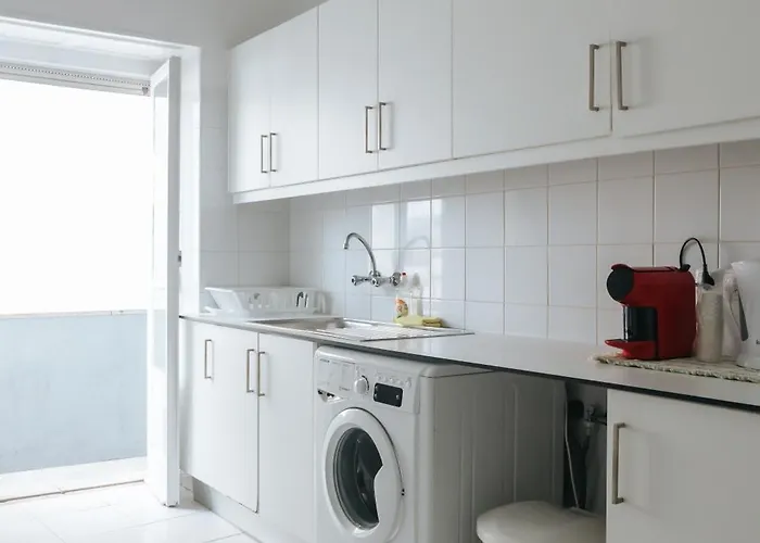 Проживання в сім'ї Aquilla Family 303