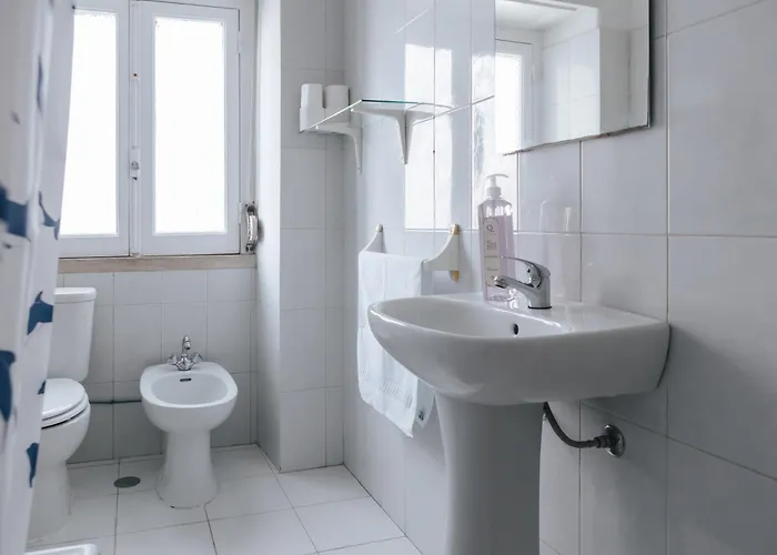 Проживання в сім'ї Aquilla Family 303 Лісабон